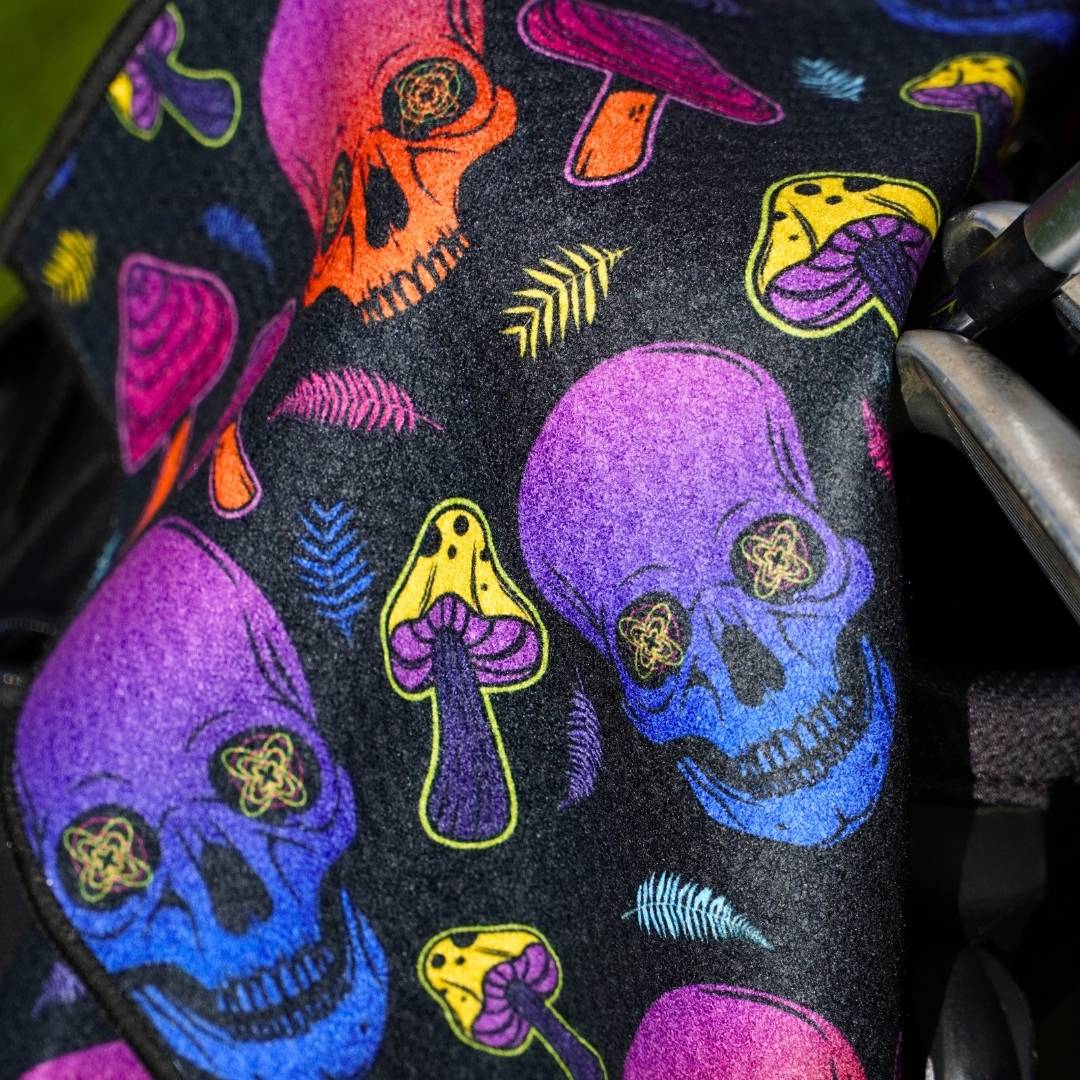 Trippy Skulls Towel - Image 4